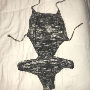 Água de coco monokini gently used